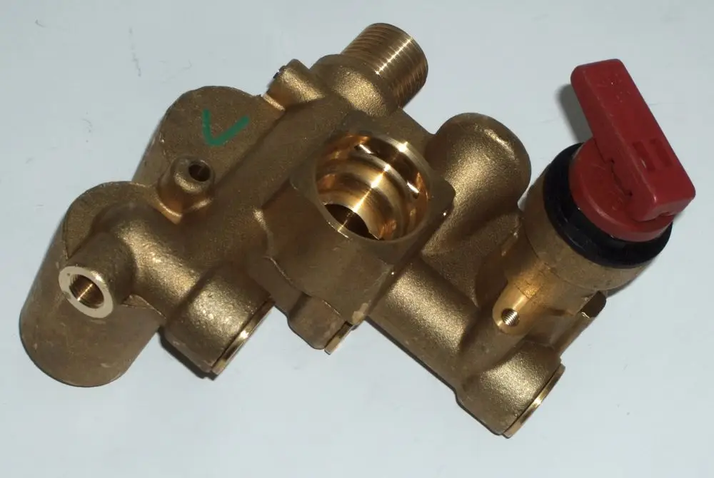 Messing-Hydroblock mit Anschlussleitungen und einem roten Ventil, geeignet für Heizungsanlagen von Daikin.